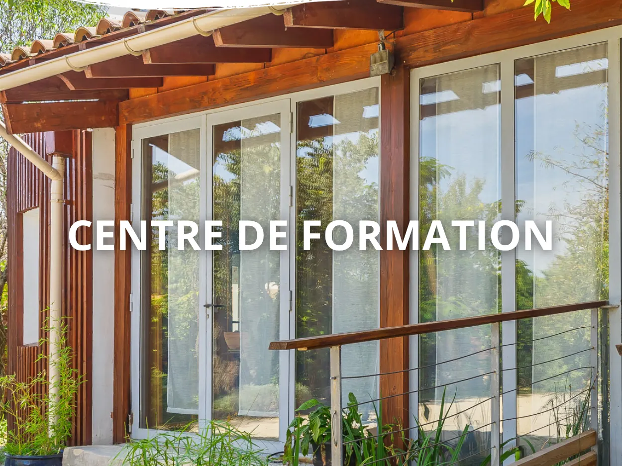 Centre de formation : le bâtiment du centre Lemniscate Processus, à Marguerittes