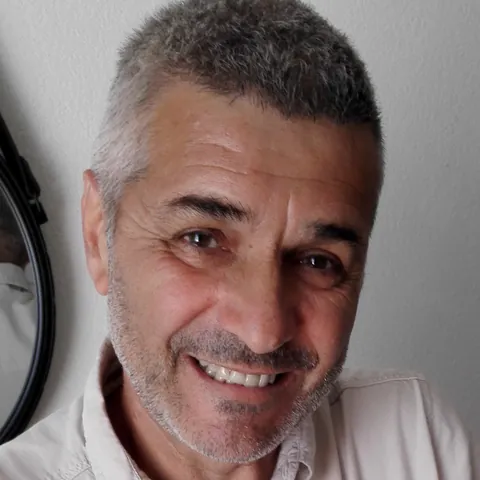 Richard, souriant